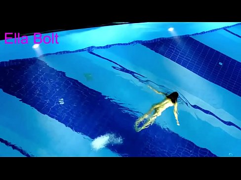 ❤️ No puedo dejar de mirar, joven rubia pillada nadando desnuda en la piscina del complejo ELLA BOLT ❤❌ Putas en es.bitcoinex.top ❌️