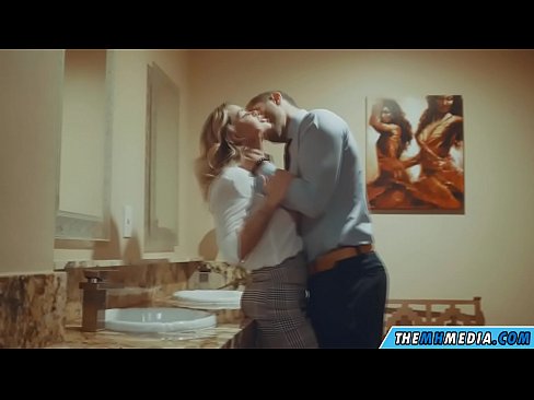 ❤️ Cuando una rubia tetona te seduce en un baño público ❤❌ Putas en es.bitcoinex.top ❌️